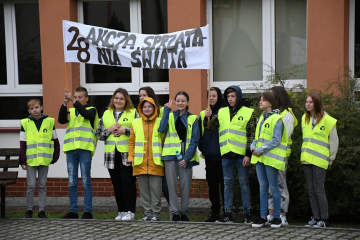 Uczniowie z Gminy Słaboszów zebrali 750 kg odpadów w ramach akcji Sprzątanie Świata